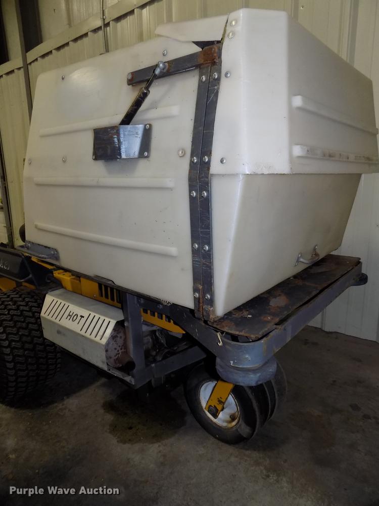 image for item G1335 2006 Walker MTGHS ZTR lawn mower