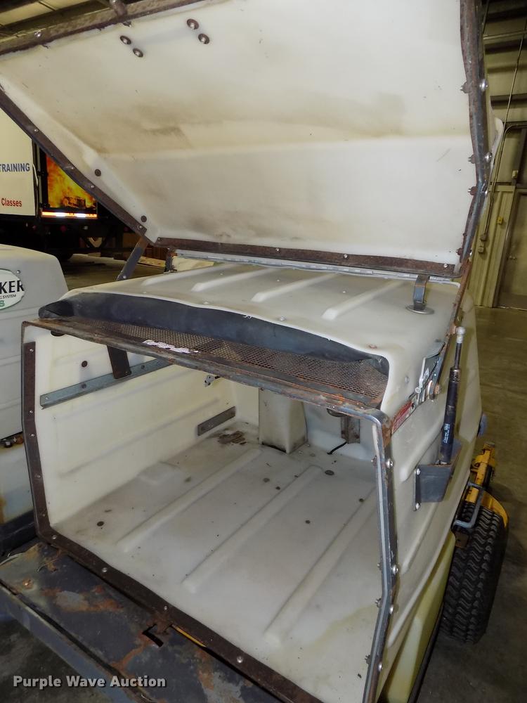 image for item G1335 2006 Walker MTGHS ZTR lawn mower