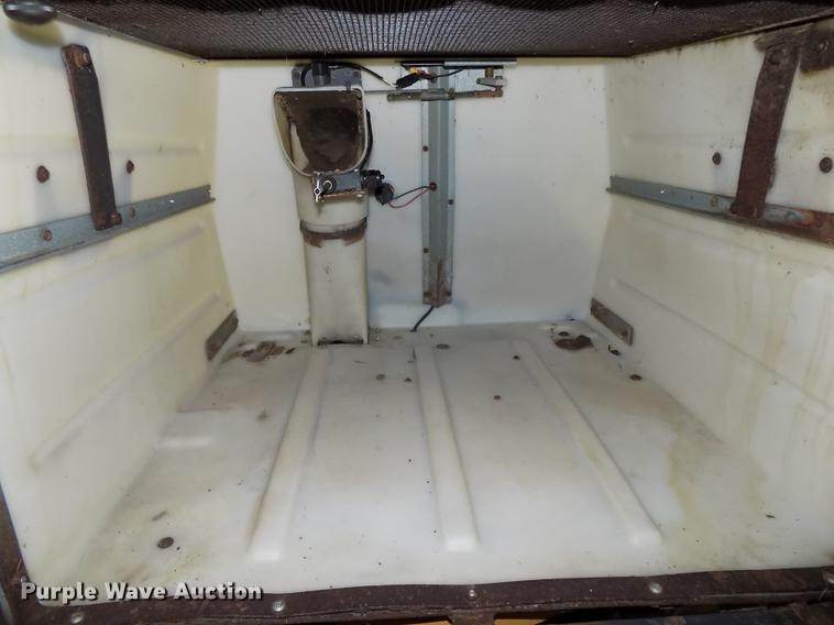 image for item G1335 2006 Walker MTGHS ZTR lawn mower