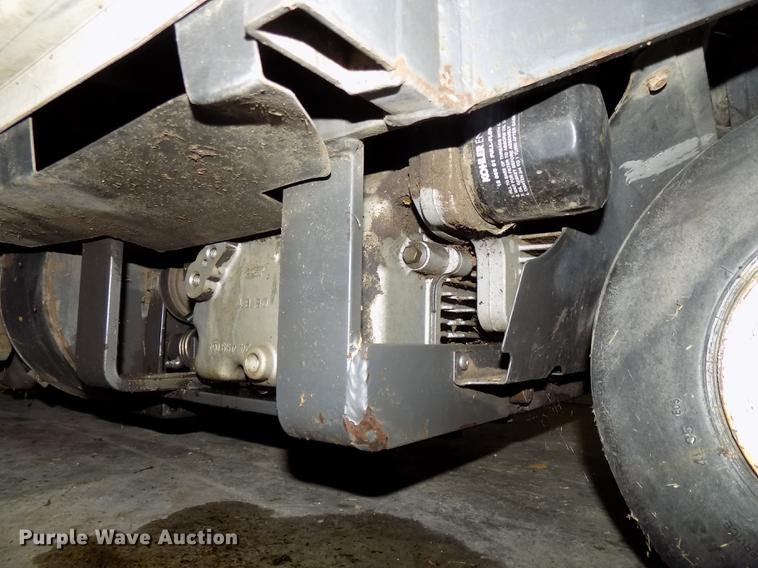 image for item G1335 2006 Walker MTGHS ZTR lawn mower