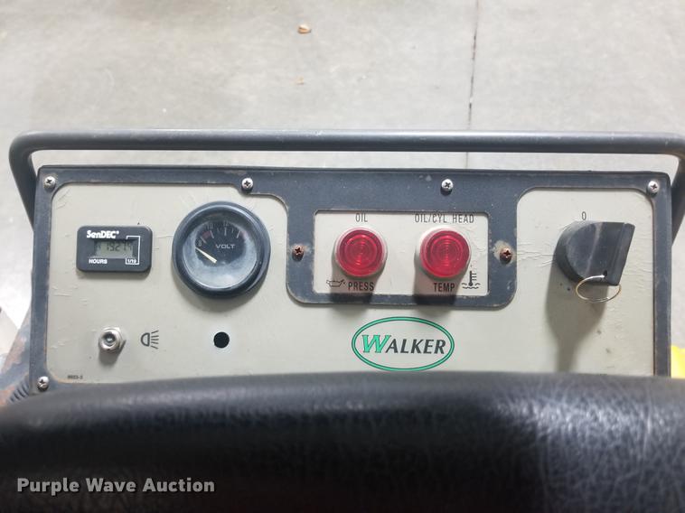 image for item G1335 2006 Walker MTGHS ZTR lawn mower