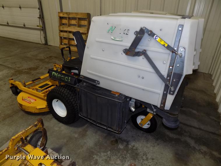 image for item G1336 Walker MDDGHS ZTR lawn mower