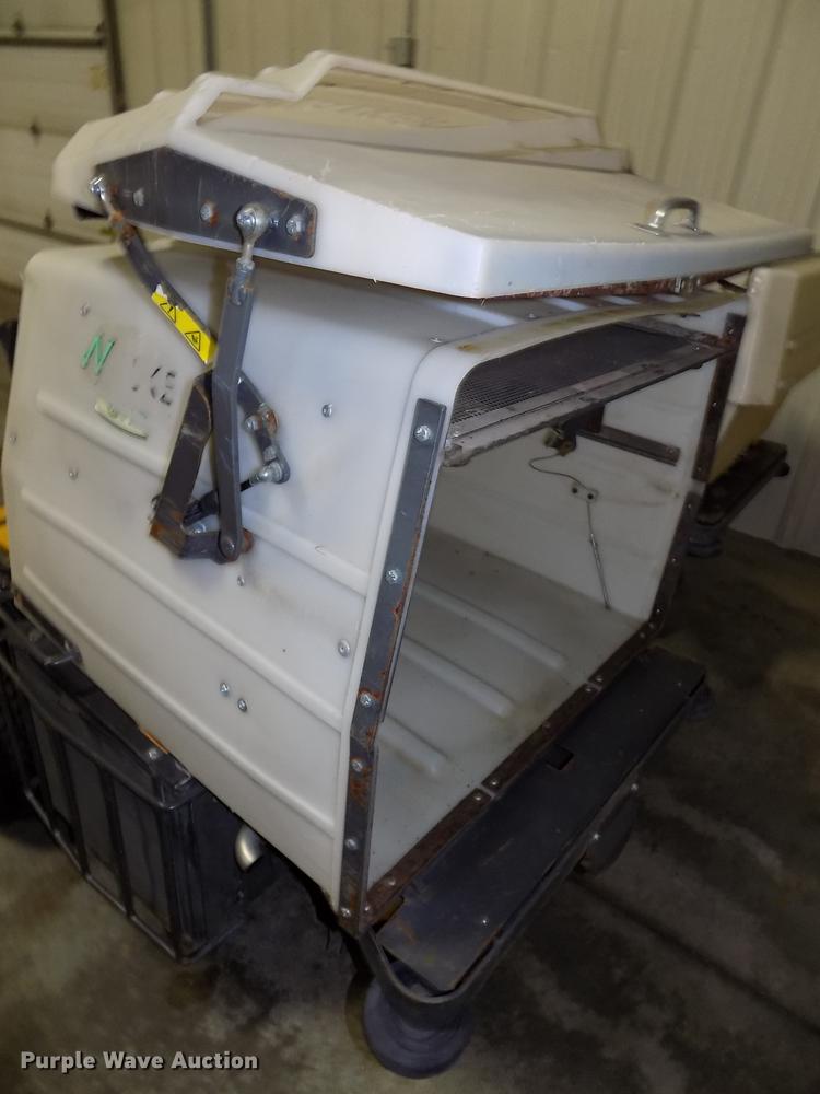 image for item G1336 Walker MDDGHS ZTR lawn mower