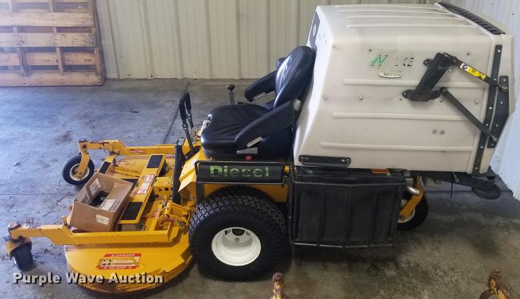 image for item G1336 Walker MDDGHS ZTR lawn mower