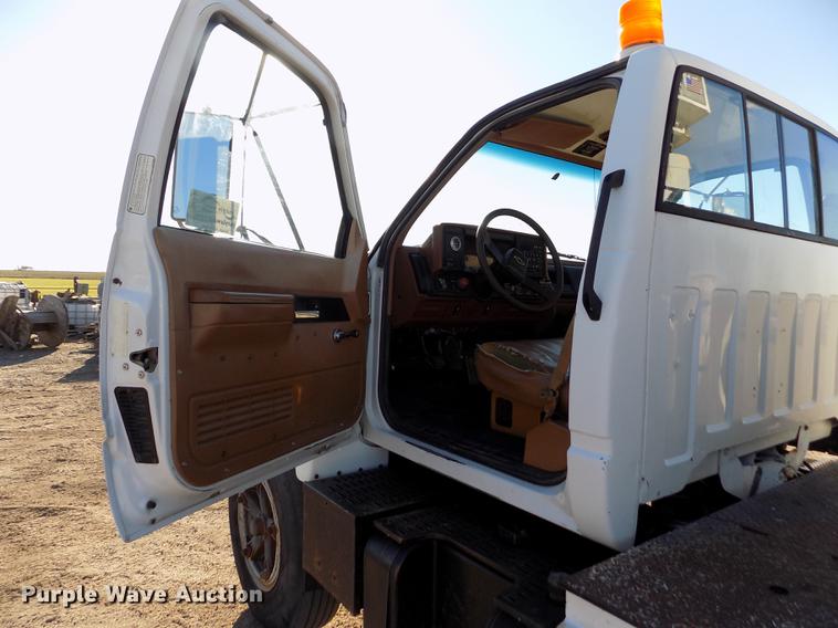 image for item DB9106 1990 Chevrolet Kodiak bucket truck