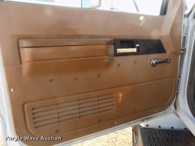 image for item DB9106 1990 Chevrolet Kodiak bucket truck