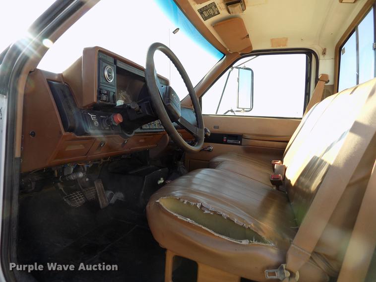 image for item DB9106 1990 Chevrolet Kodiak bucket truck