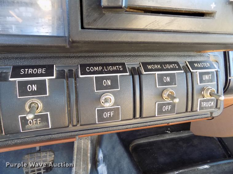 image for item DB9106 1990 Chevrolet Kodiak bucket truck