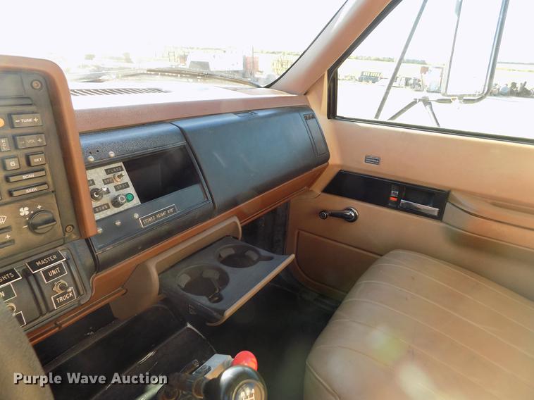 image for item DB9106 1990 Chevrolet Kodiak bucket truck