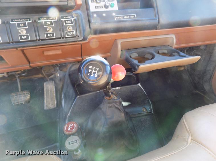 image for item DB9106 1990 Chevrolet Kodiak bucket truck