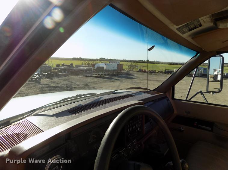 image for item DB9106 1990 Chevrolet Kodiak bucket truck