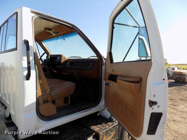 image for item DB9106 1990 Chevrolet Kodiak bucket truck