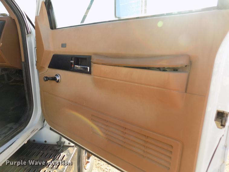 image for item DB9106 1990 Chevrolet Kodiak bucket truck