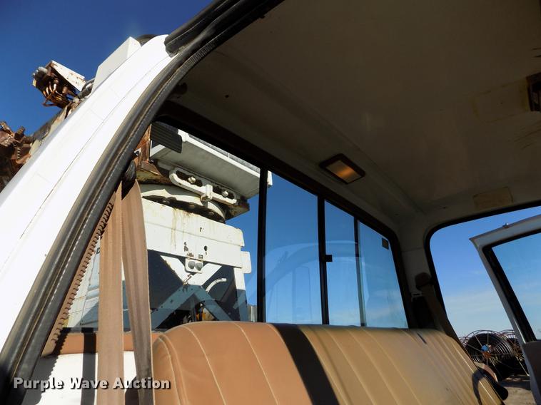 image for item DB9106 1990 Chevrolet Kodiak bucket truck