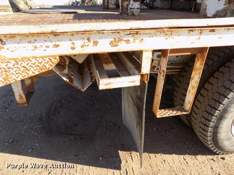 image for item DB9106 1990 Chevrolet Kodiak bucket truck