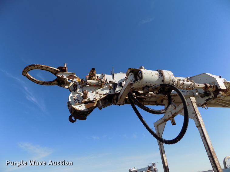 image for item DB9106 1990 Chevrolet Kodiak bucket truck