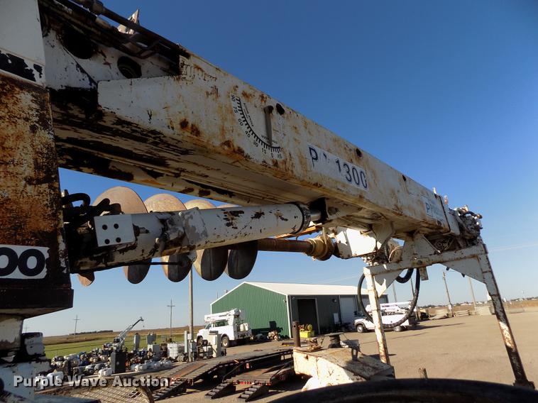 image for item DB9106 1990 Chevrolet Kodiak bucket truck