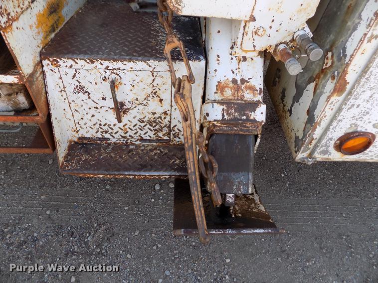 image for item DB9106 1990 Chevrolet Kodiak bucket truck