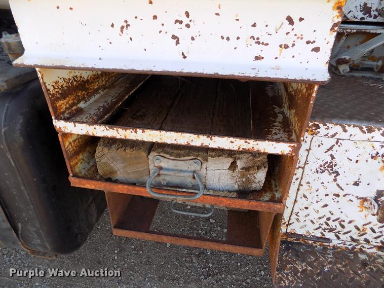 image for item DB9106 1990 Chevrolet Kodiak bucket truck