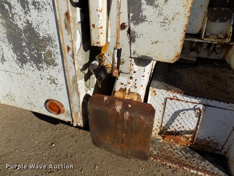 image for item DB9106 1990 Chevrolet Kodiak bucket truck