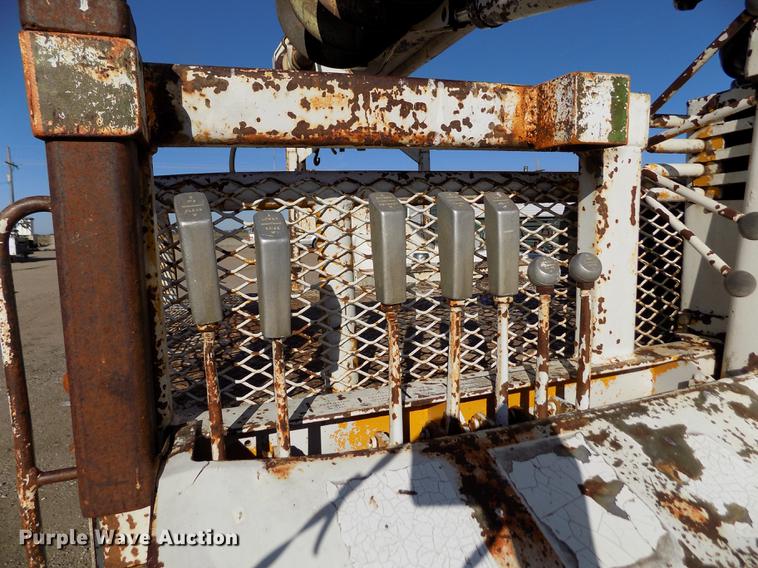 image for item DB9106 1990 Chevrolet Kodiak bucket truck