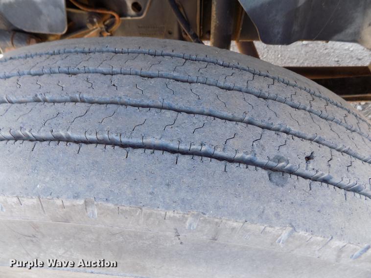 image for item DB9106 1990 Chevrolet Kodiak bucket truck