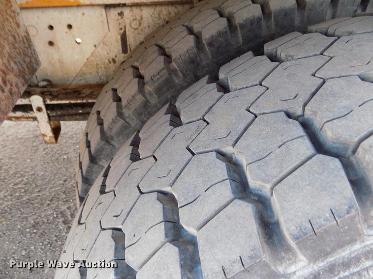 image for item DB9106 1990 Chevrolet Kodiak bucket truck