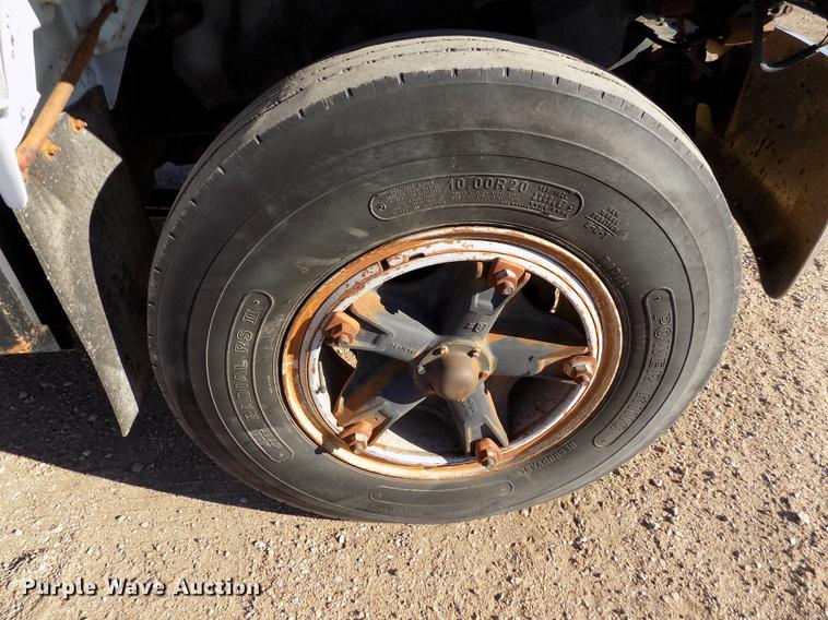 image for item DB9106 1990 Chevrolet Kodiak bucket truck