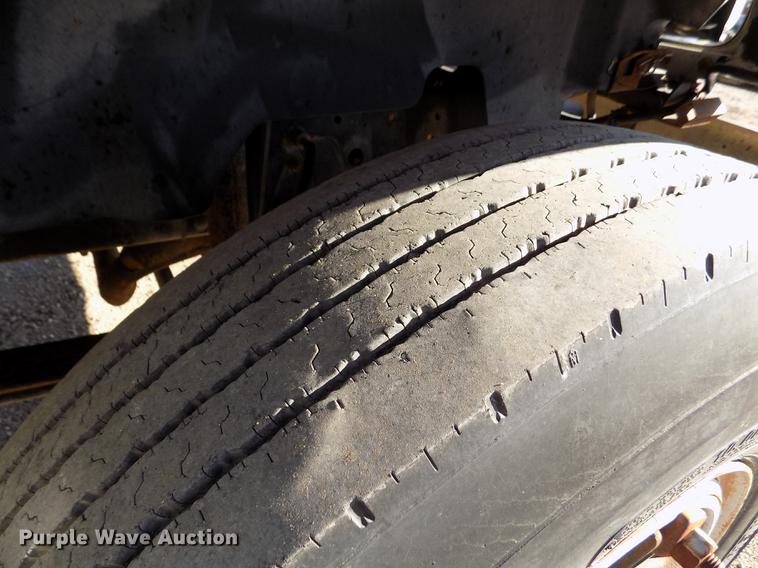 image for item DB9106 1990 Chevrolet Kodiak bucket truck