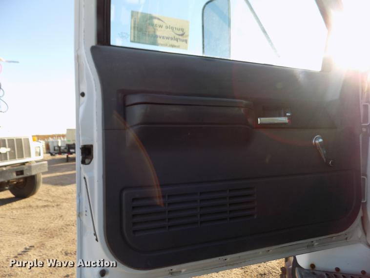 image for item DB9107 1995 Chevrolet Kodiak C6500 bucket truck