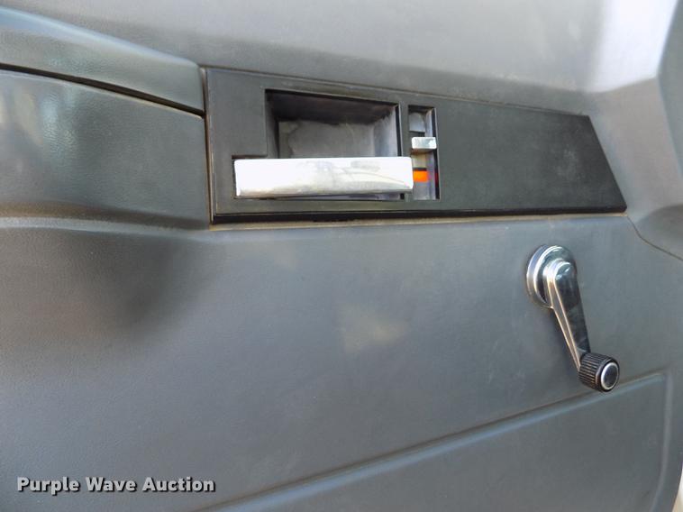 image for item DB9107 1995 Chevrolet Kodiak C6500 bucket truck