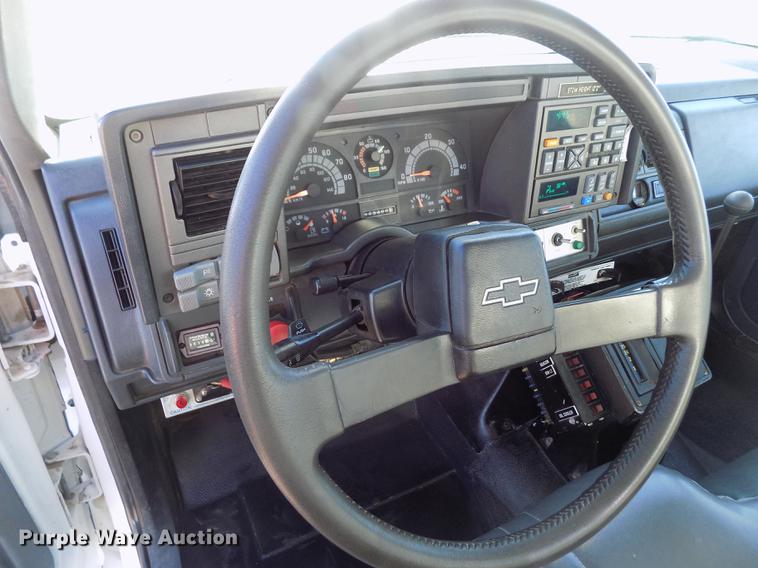 image for item DB9107 1995 Chevrolet Kodiak C6500 bucket truck