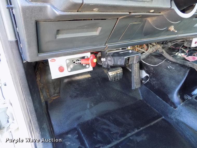 image for item DB9107 1995 Chevrolet Kodiak C6500 bucket truck