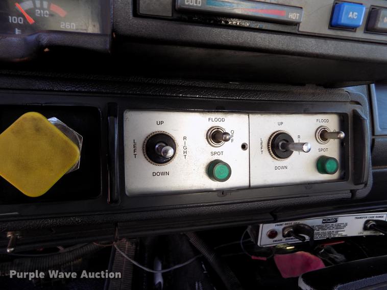 image for item DB9107 1995 Chevrolet Kodiak C6500 bucket truck