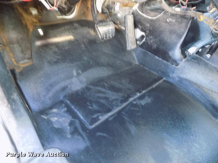 image for item DB9107 1995 Chevrolet Kodiak C6500 bucket truck