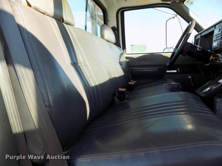 image for item DB9107 1995 Chevrolet Kodiak C6500 bucket truck