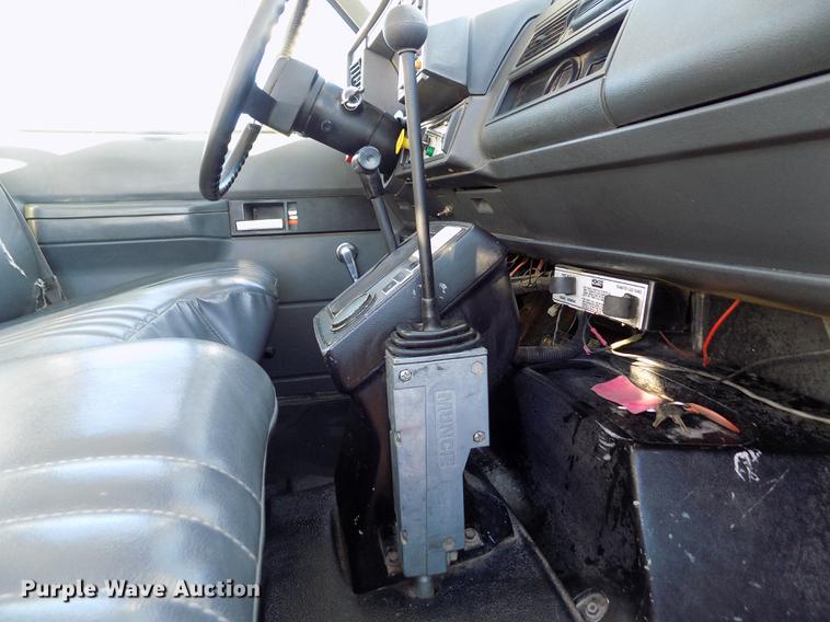 image for item DB9107 1995 Chevrolet Kodiak C6500 bucket truck