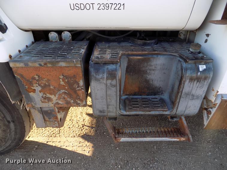 image for item DB9107 1995 Chevrolet Kodiak C6500 bucket truck