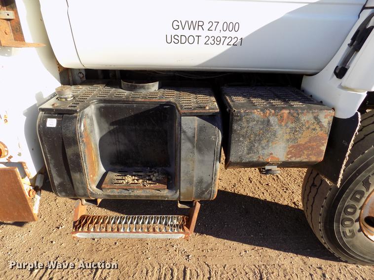 image for item DB9107 1995 Chevrolet Kodiak C6500 bucket truck