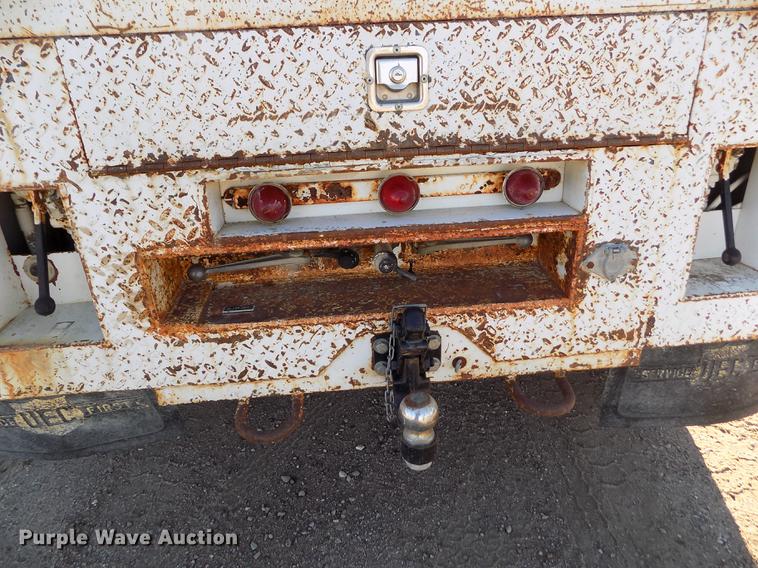 image for item DB9107 1995 Chevrolet Kodiak C6500 bucket truck