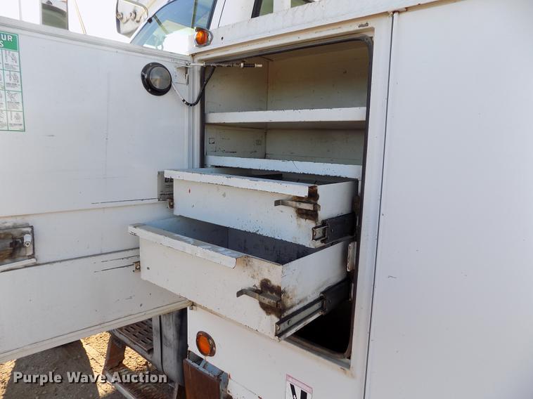 image for item DB9107 1995 Chevrolet Kodiak C6500 bucket truck