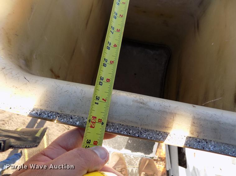 image for item DB9107 1995 Chevrolet Kodiak C6500 bucket truck