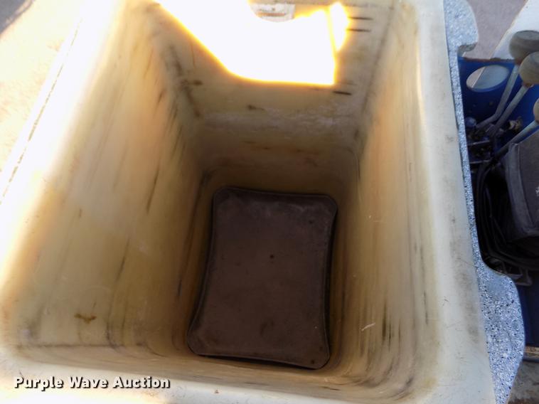 image for item DB9107 1995 Chevrolet Kodiak C6500 bucket truck