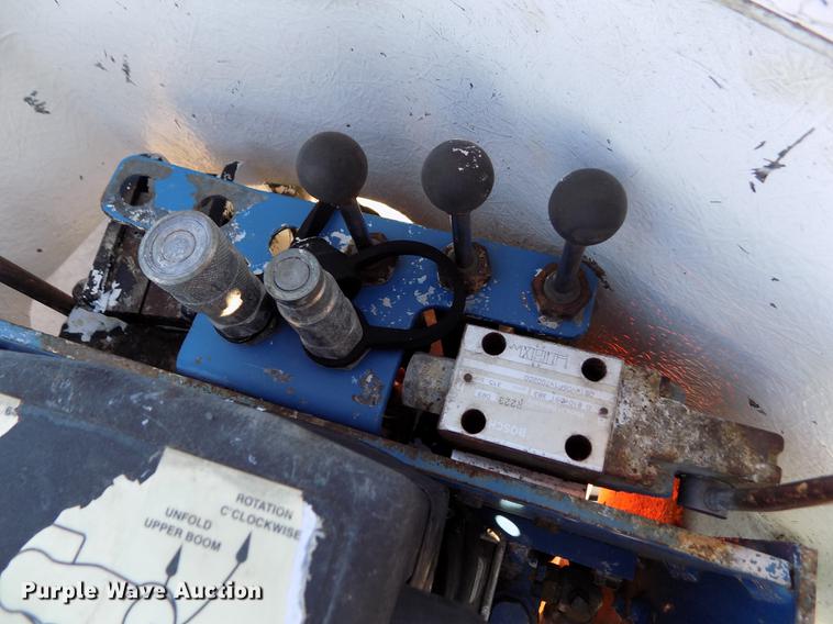 image for item DB9107 1995 Chevrolet Kodiak C6500 bucket truck