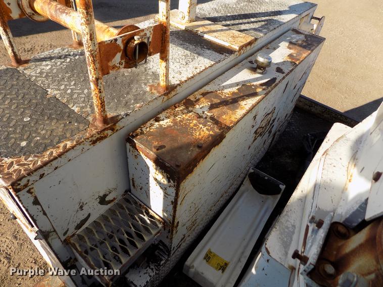 image for item DB9107 1995 Chevrolet Kodiak C6500 bucket truck