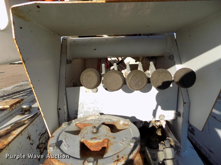 image for item DB9107 1995 Chevrolet Kodiak C6500 bucket truck