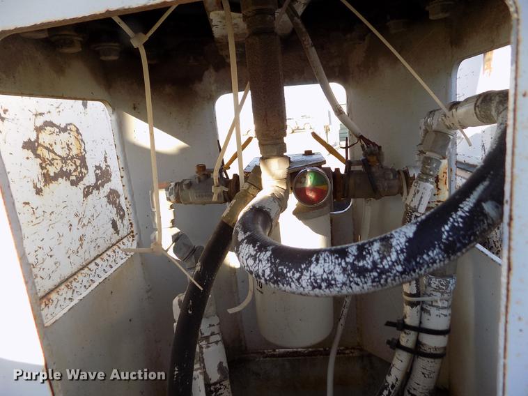 image for item DB9107 1995 Chevrolet Kodiak C6500 bucket truck