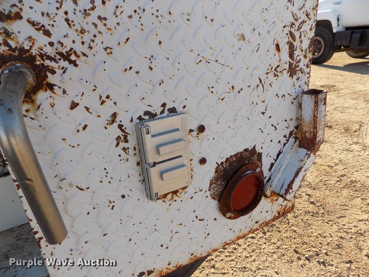 image for item DB9107 1995 Chevrolet Kodiak C6500 bucket truck