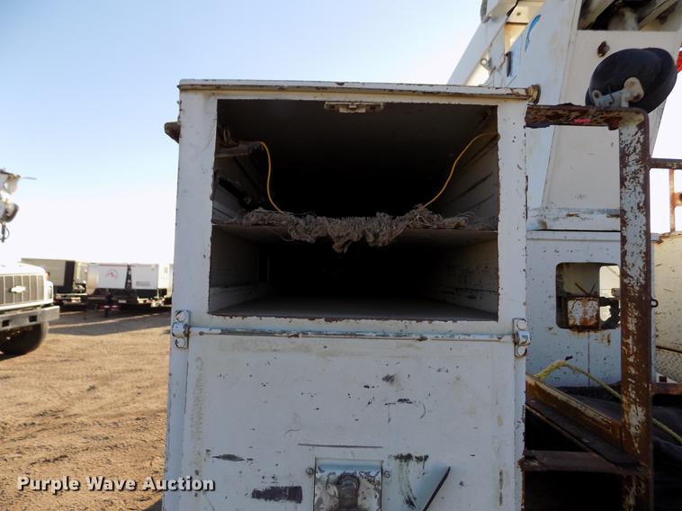 image for item DB9107 1995 Chevrolet Kodiak C6500 bucket truck