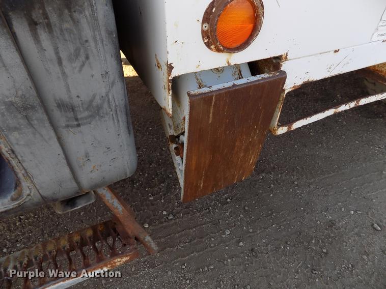 image for item DB9107 1995 Chevrolet Kodiak C6500 bucket truck